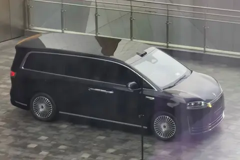 鸿蒙智行首款MPV新车，智界V9无伪装谍照曝光