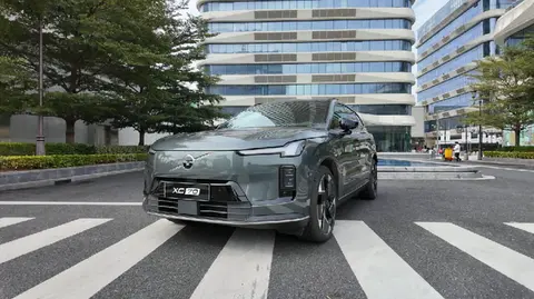 沃尔沃去年卖了15万辆！不跟电车风，靠混动“偷袭”成功？