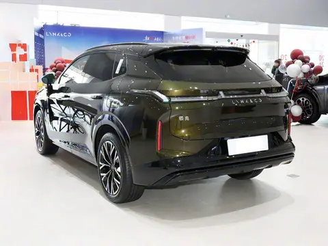 全新中型插混SUV上市！限时15.98万起，配激光雷达+魔毯智能悬架